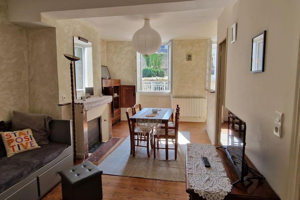 Appartement Dans Maison De Ville - 4 Personnes Oloron-Sainte-Marie Buitenkant foto