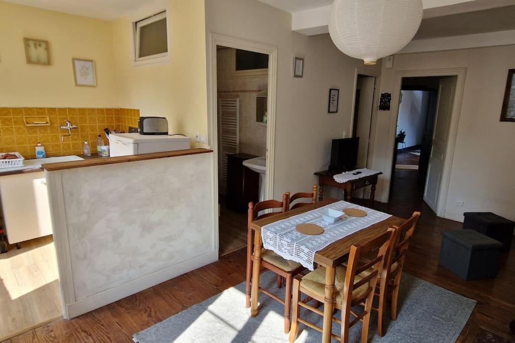 Appartement Dans Maison De Ville - 4 Personnes Oloron-Sainte-Marie Buitenkant foto
