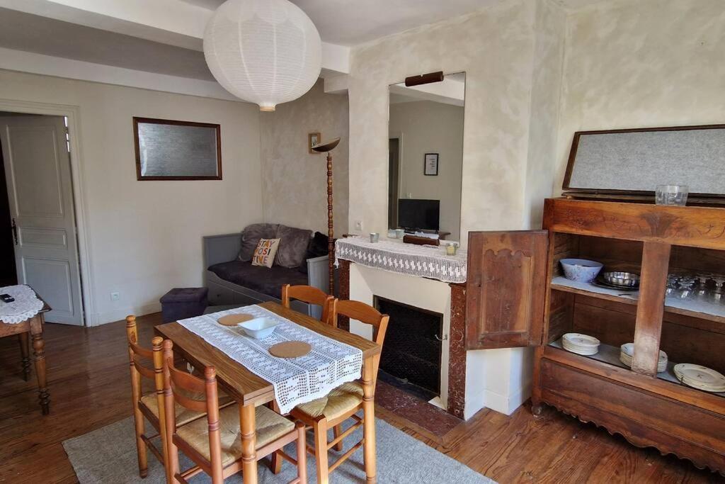 Appartement Dans Maison De Ville - 4 Personnes Oloron-Sainte-Marie Buitenkant foto